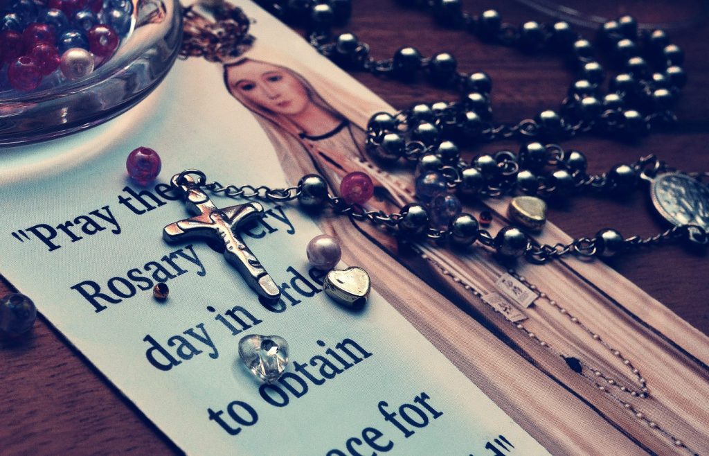 Gisella Cardia - Il rosario porterà protezione