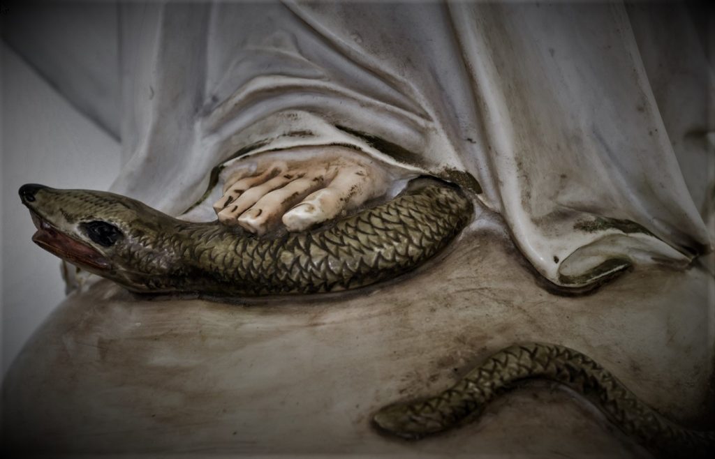 Valeria - Staroveký had používa klam