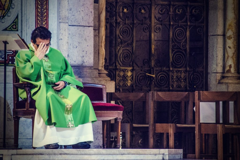 Jennifer - Onde están os meus sacerdotes?