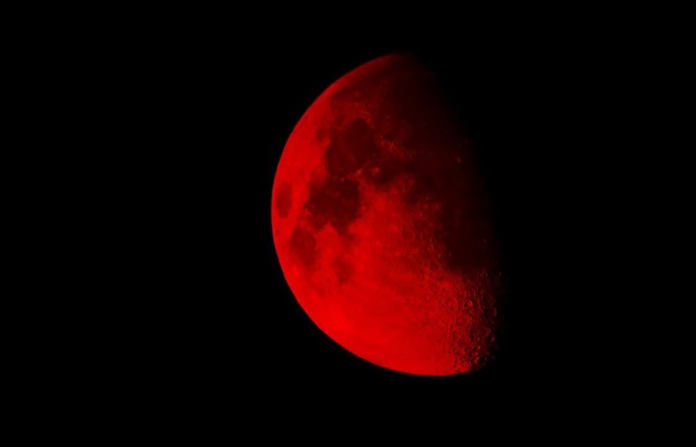 Луна кровавая слушать. Кровавая Луна затмение. Красная Кровавая Луна. Кроваво- красная киллеровская Луна. Яркая красная Луна.