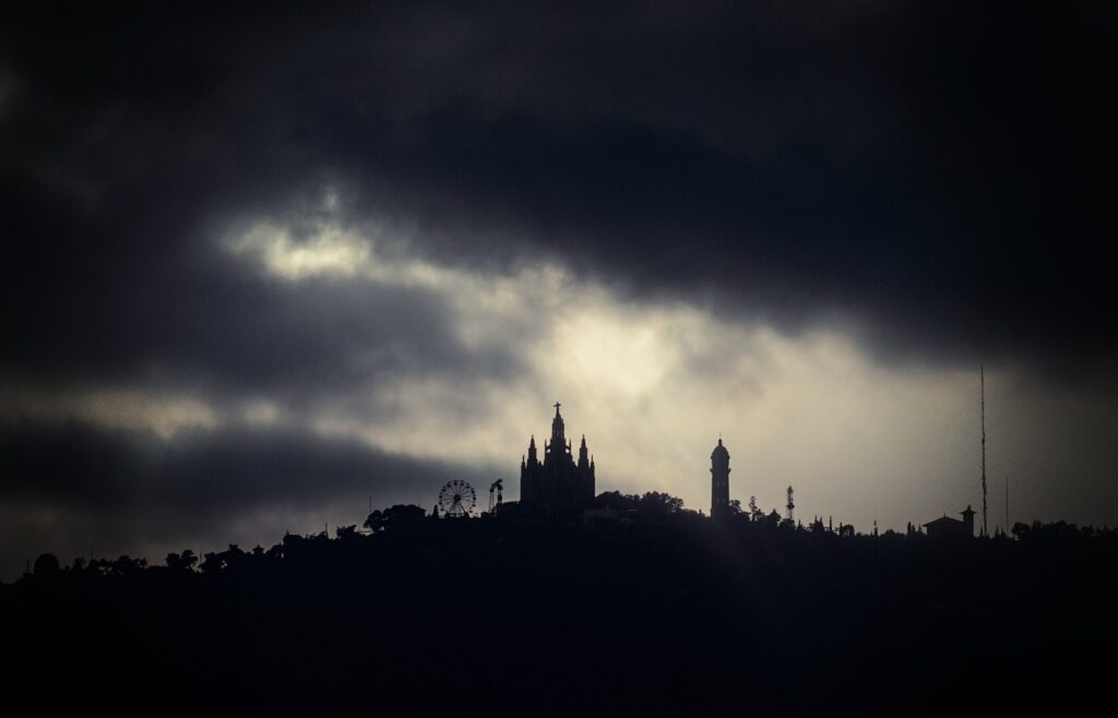 Marco - As nubes negras están agora por riba de ti