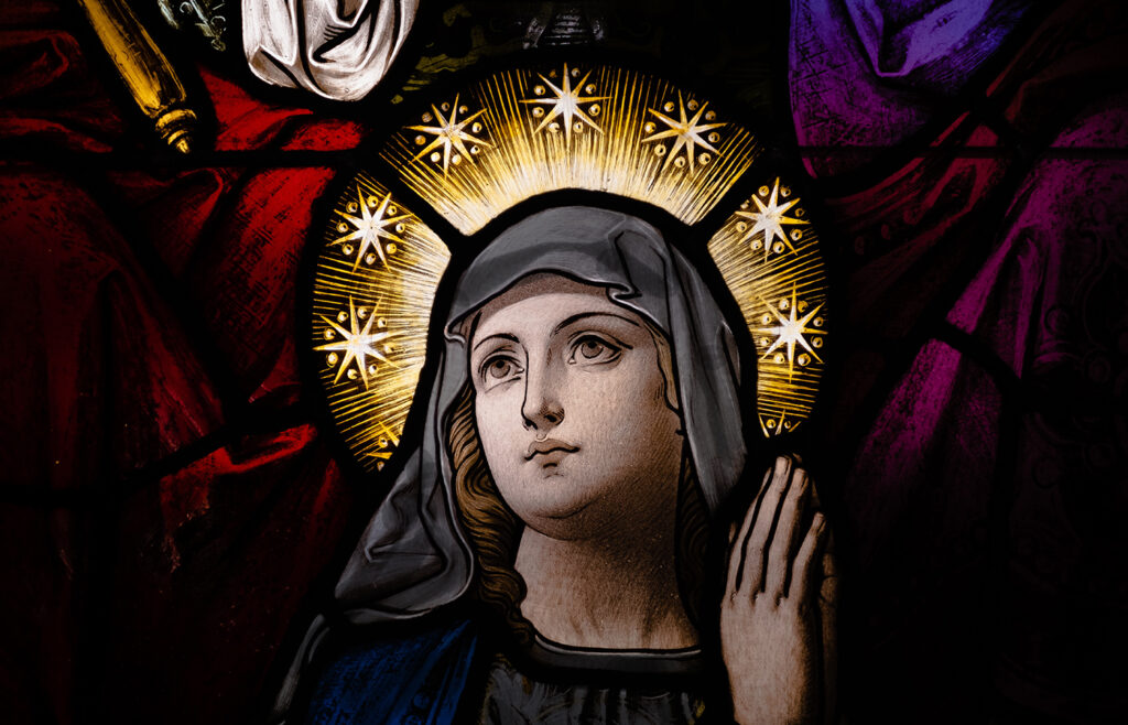Luz – The Blessed Mother Appeared in Black