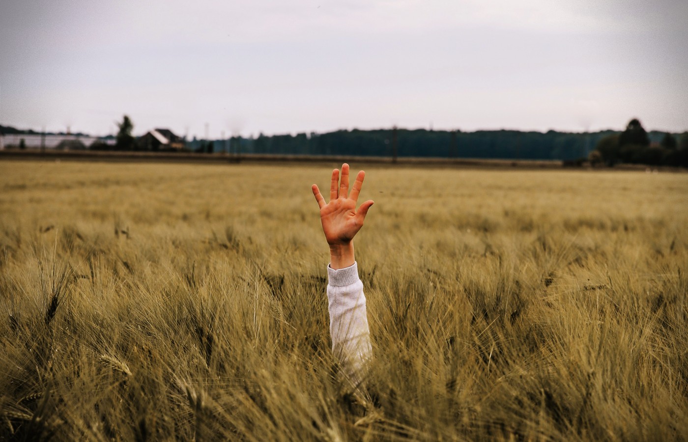 Manuela – The Evil One Wants to Draw You Into War